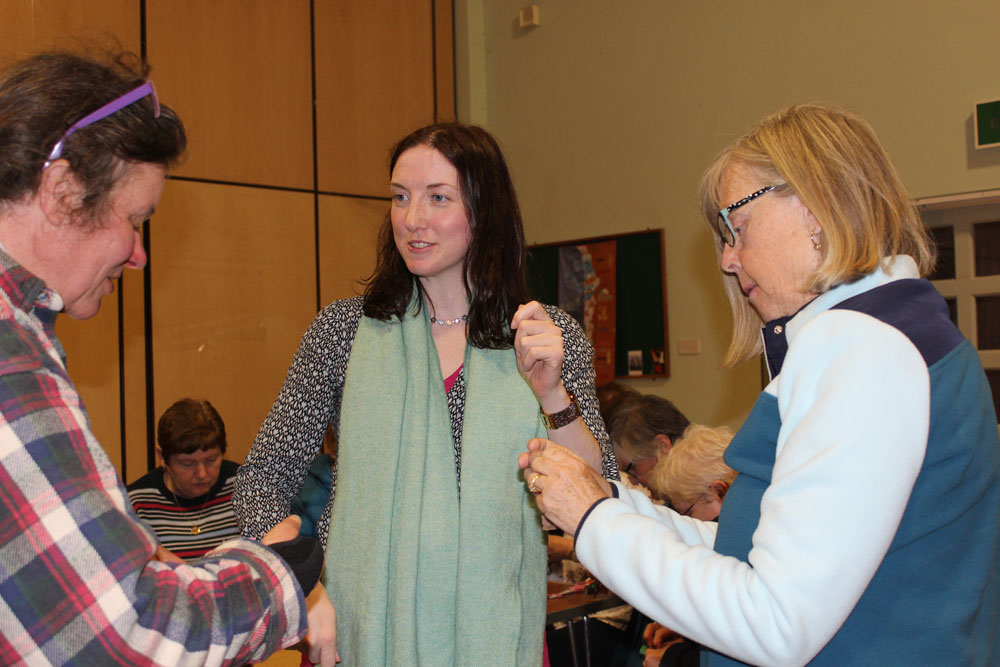Threading needles and threading stories at the arpillera workshop on 26th April, 2018. (Photo: Isobel Cleary – ‘Women Along the Border’ project)