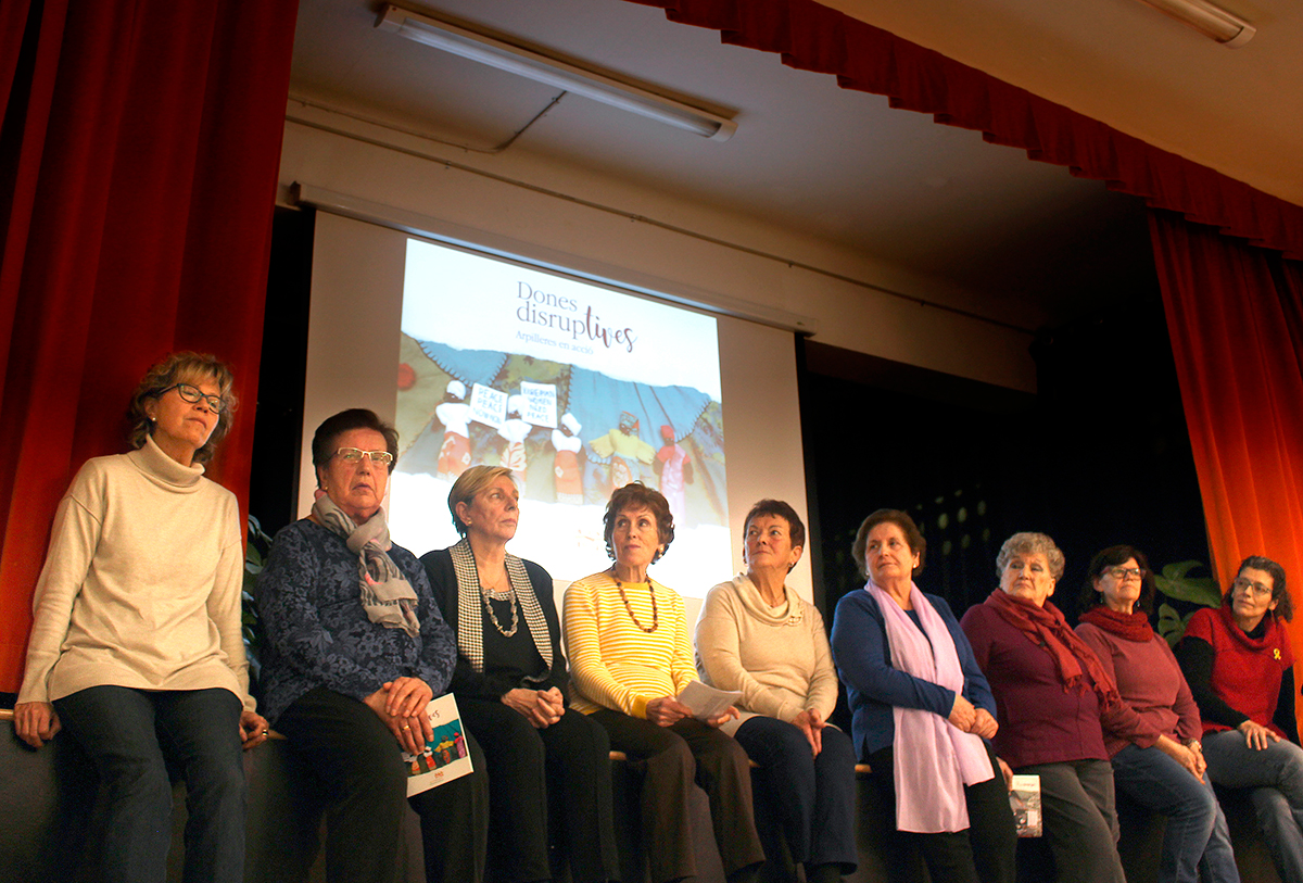 Arpilleristas on stage at the exhibition launch, 22nd January 2019. (Photo: Anna Vicente)