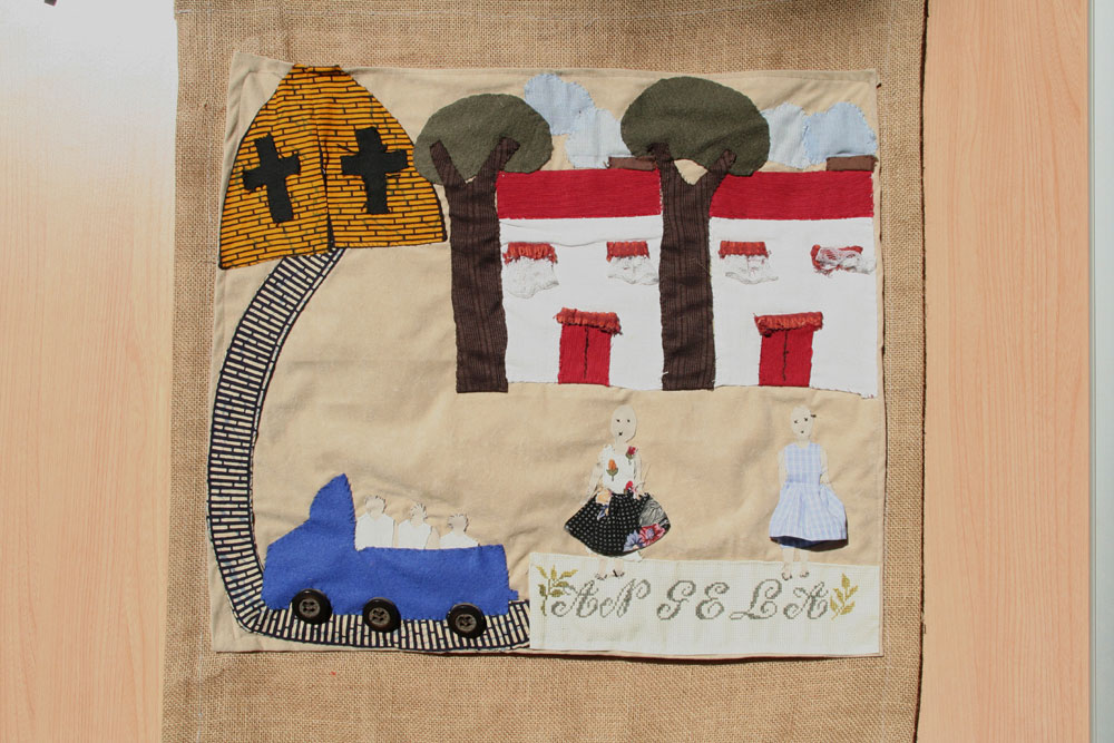 'El recuerdo de esta historia / The memory of this story', by Angela Matamoros Vásquez and Angela Vásquez González, Women Sewing History Workshop, Badalona, Spain. (Photo: Roser Corbera)
