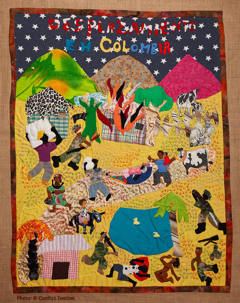 'Desplazamiento / Displacement', Mujeres tejiendo sueños y sabores de paz, Mampuján. (Photo: Martin Melaugh)